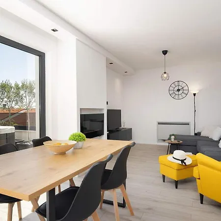 Апартаменти Ana Пореч